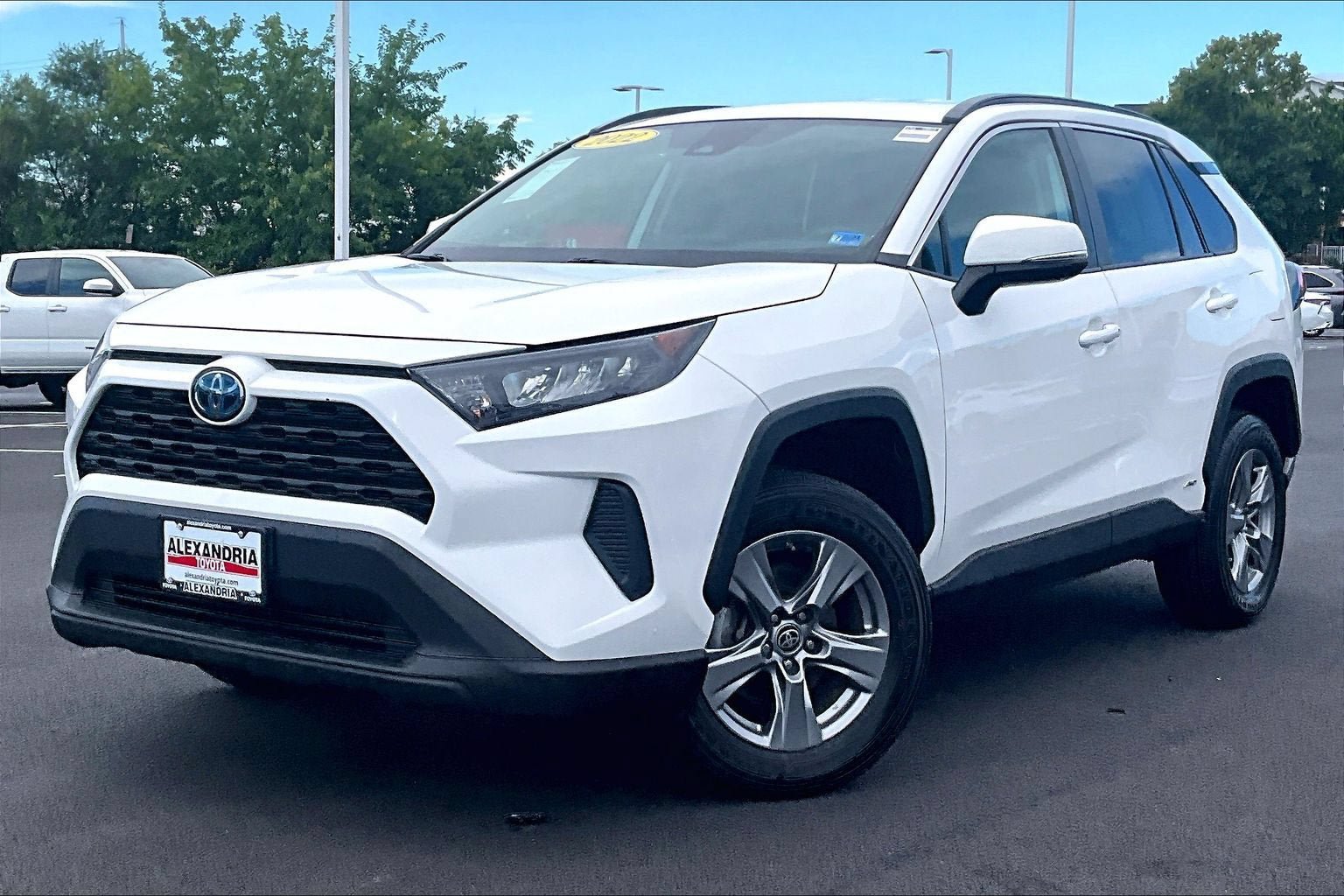 Used 2022 Toyota RAV4 LE AWD/4WD image 1