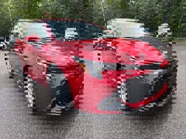 Used 2025 Toyota Corolla SE w/ SE Package image 2