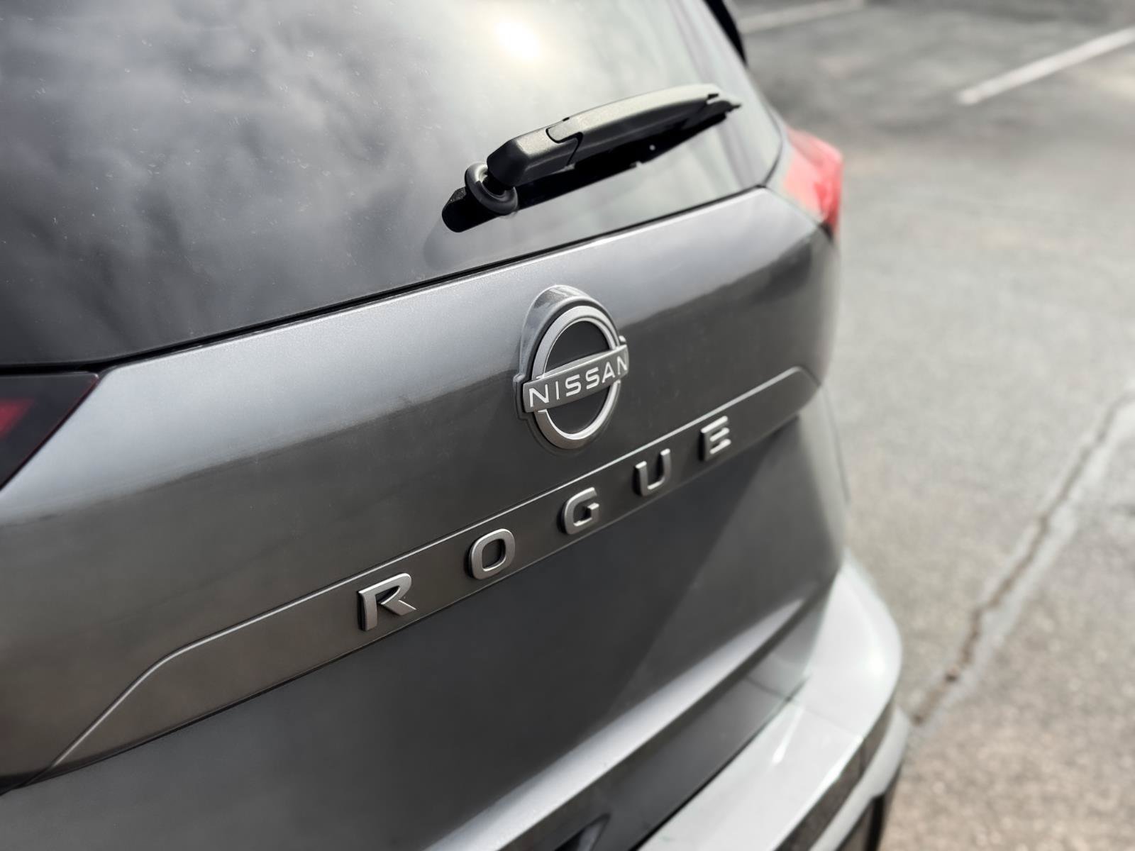 Used 2025 Nissan Rogue SV FWD image 11