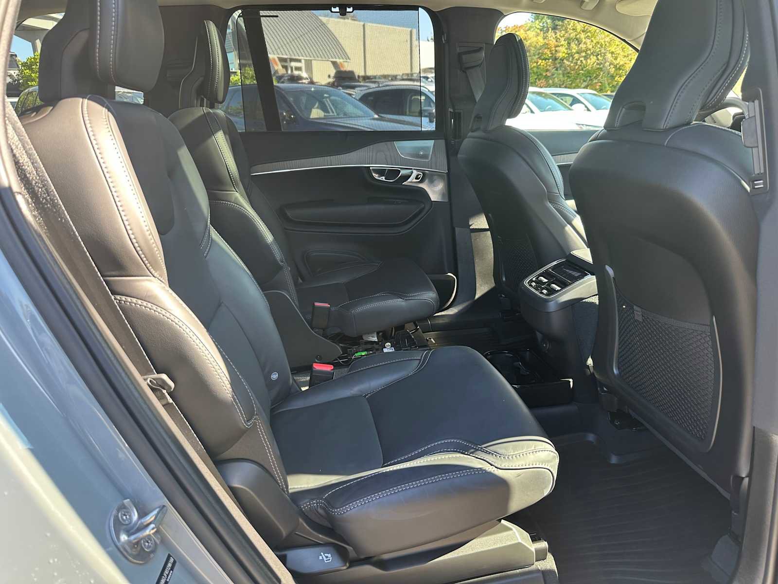 Certified 2025 Volvo XC90 B6 Ultra w/ Protection Package Premier image 12