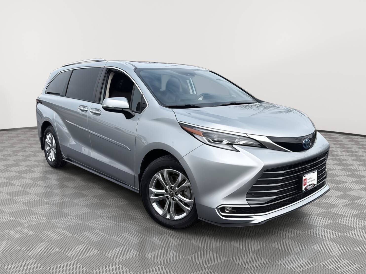 Used 2022 Toyota Sienna Platinum image 1