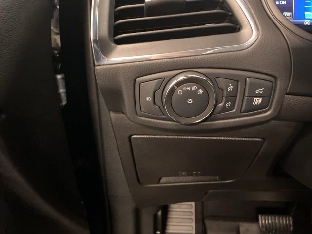 Used 2022 Ford Edge Titanium w/ Equipment Group 301A AWD/4WD image 16