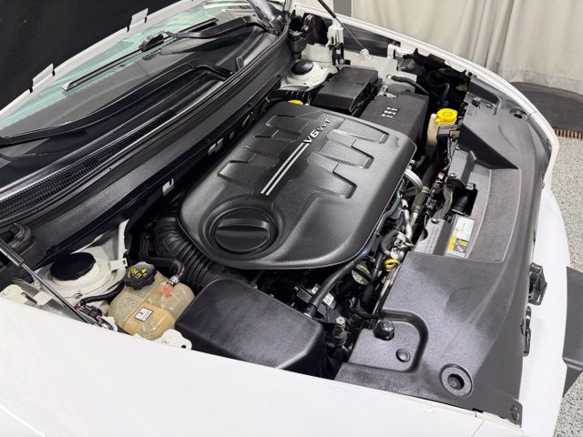 Used 2017 Jeep Cherokee Overland w/ Technology Group AWD/4WD image 27