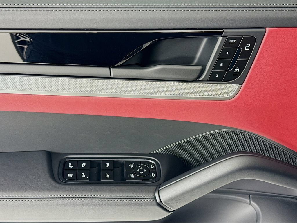 New 2026 Porsche Cayenne E-Hybrid AWD/4WD image 11