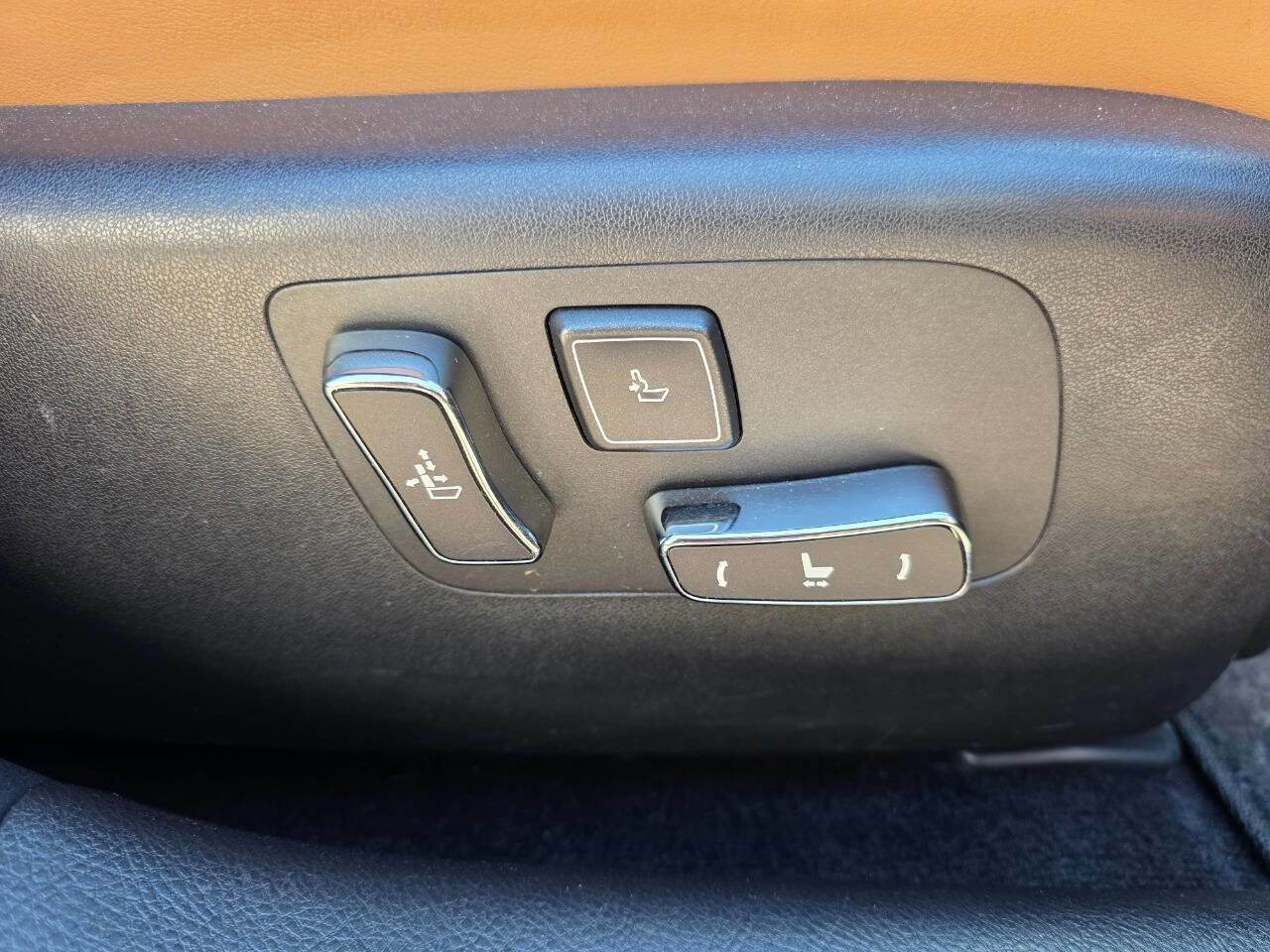 Used 2016 Lexus LS 460 w/ F Sport Package image 44