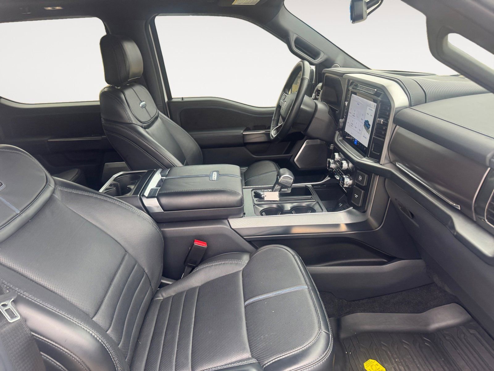 Used 2024 Ford F150 Platinum image 15