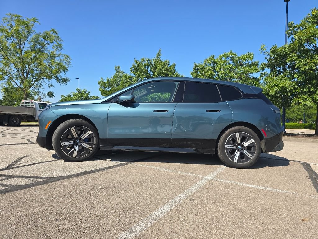 Used 2022 BMW iX xDrive50 w/ Premium Package AWD/4WD image 12