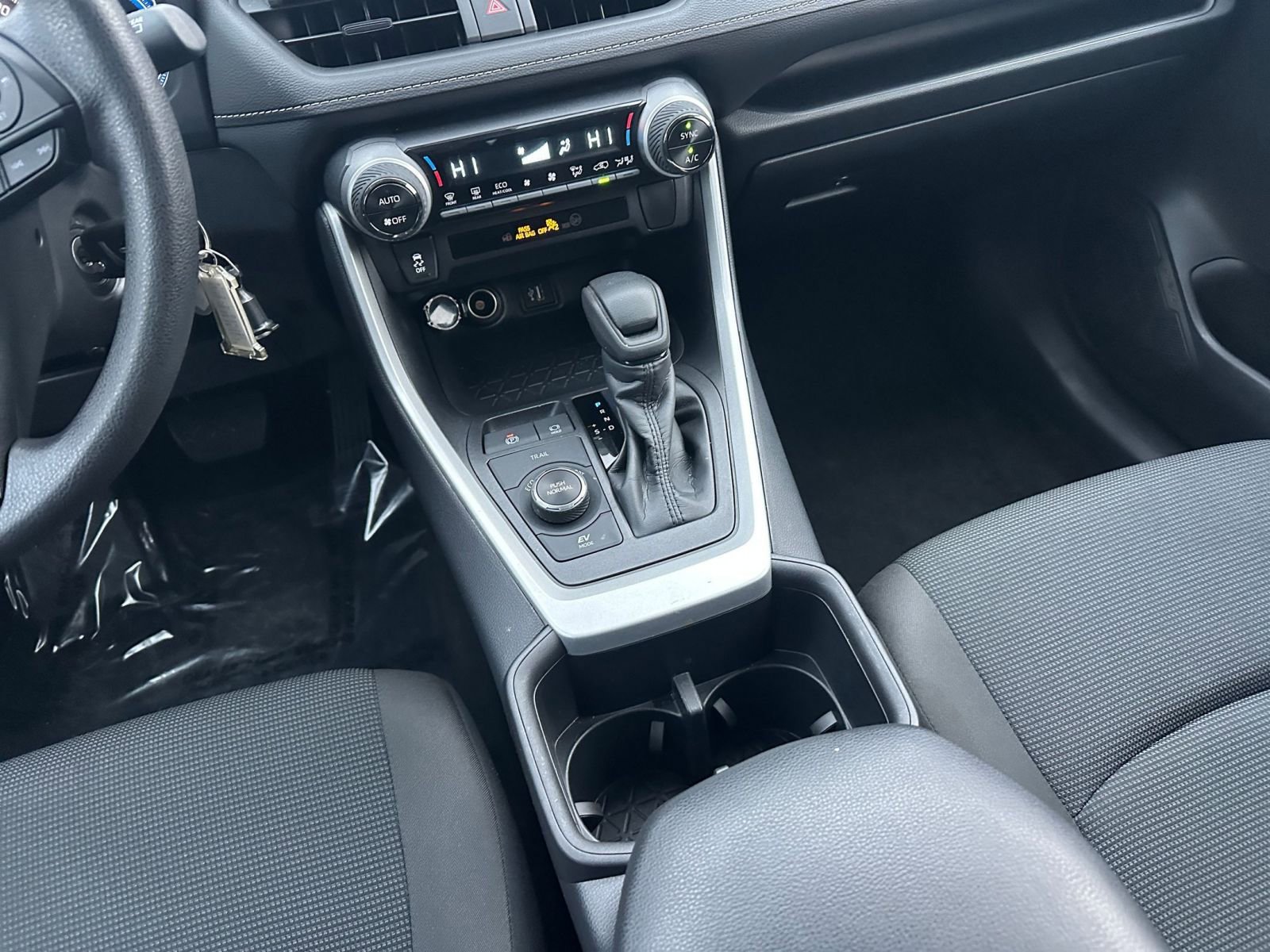 Used 2025 Toyota RAV4 LE image 40