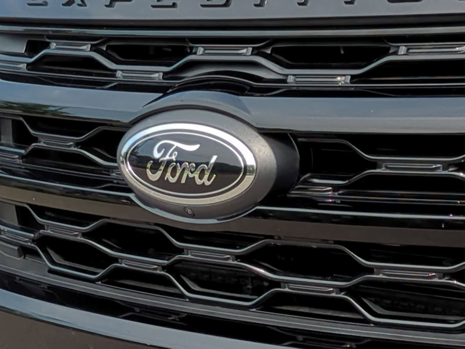 Used 2024 Ford Expedition Limited AWD/4WD image 12