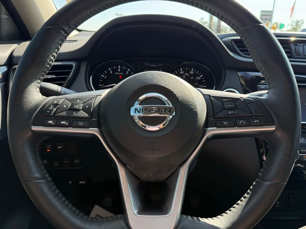 Used 2017 Nissan Rogue SV w/ SV Premium Package image 22