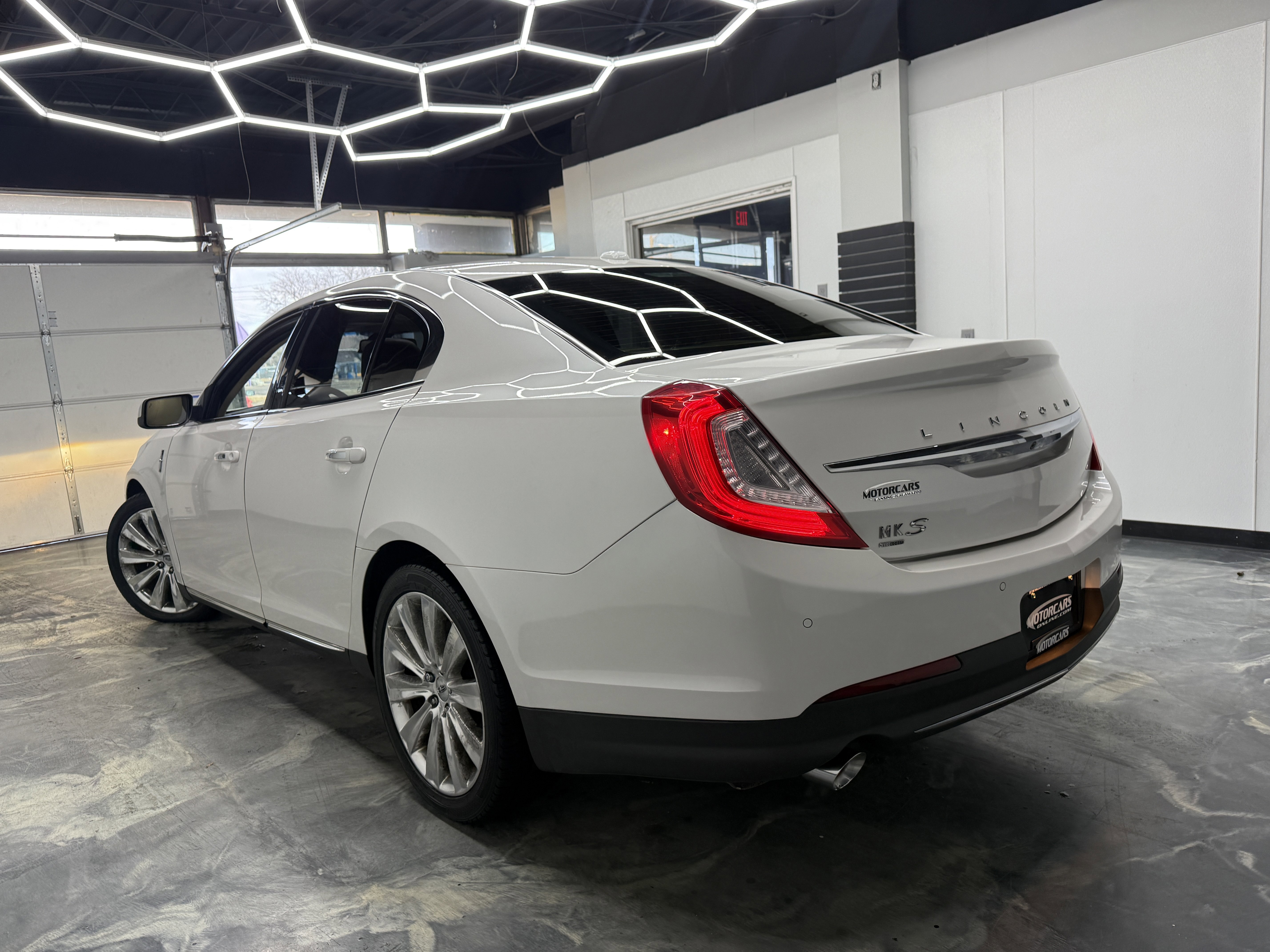 Used 2015 Lincoln MKS AWD w/ Technology Package image 3