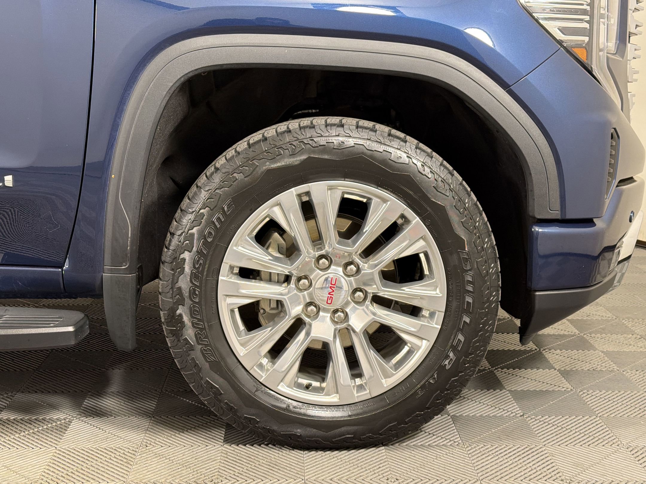 Used 2023 GMC Sierra 1500 Denali w/ Technology Package AWD/4WD image 13