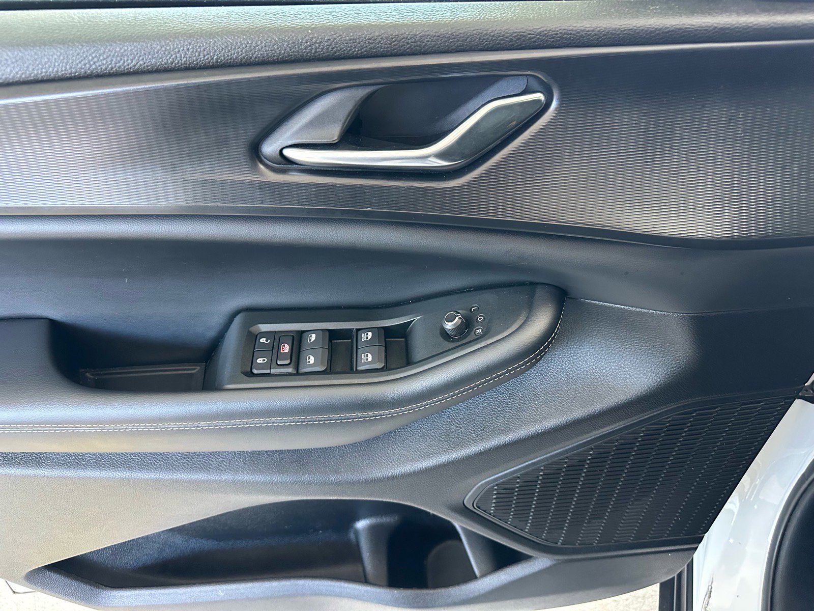 Used 2024 Jeep Grand Cherokee L Laredo w/ Luxury Tech Group I image 17