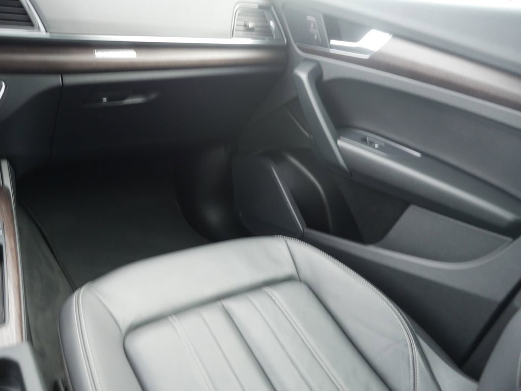Certified 2023 Audi Q5 2.0T Premium w/ Convenience Package image 39