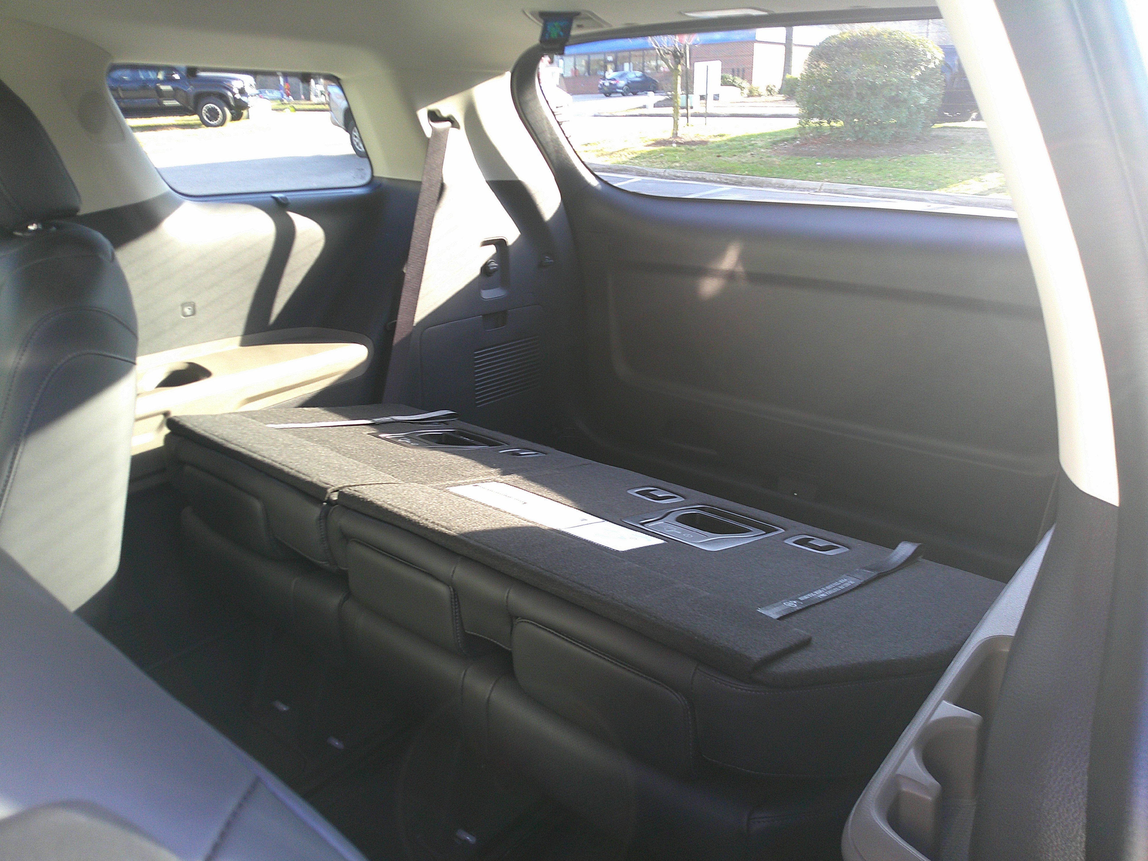 Used 2025 Kia Carnival EX image 41