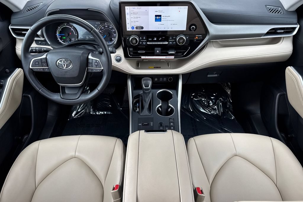 Certified 2025 Toyota Highlander XLE AWD/4WD image 12