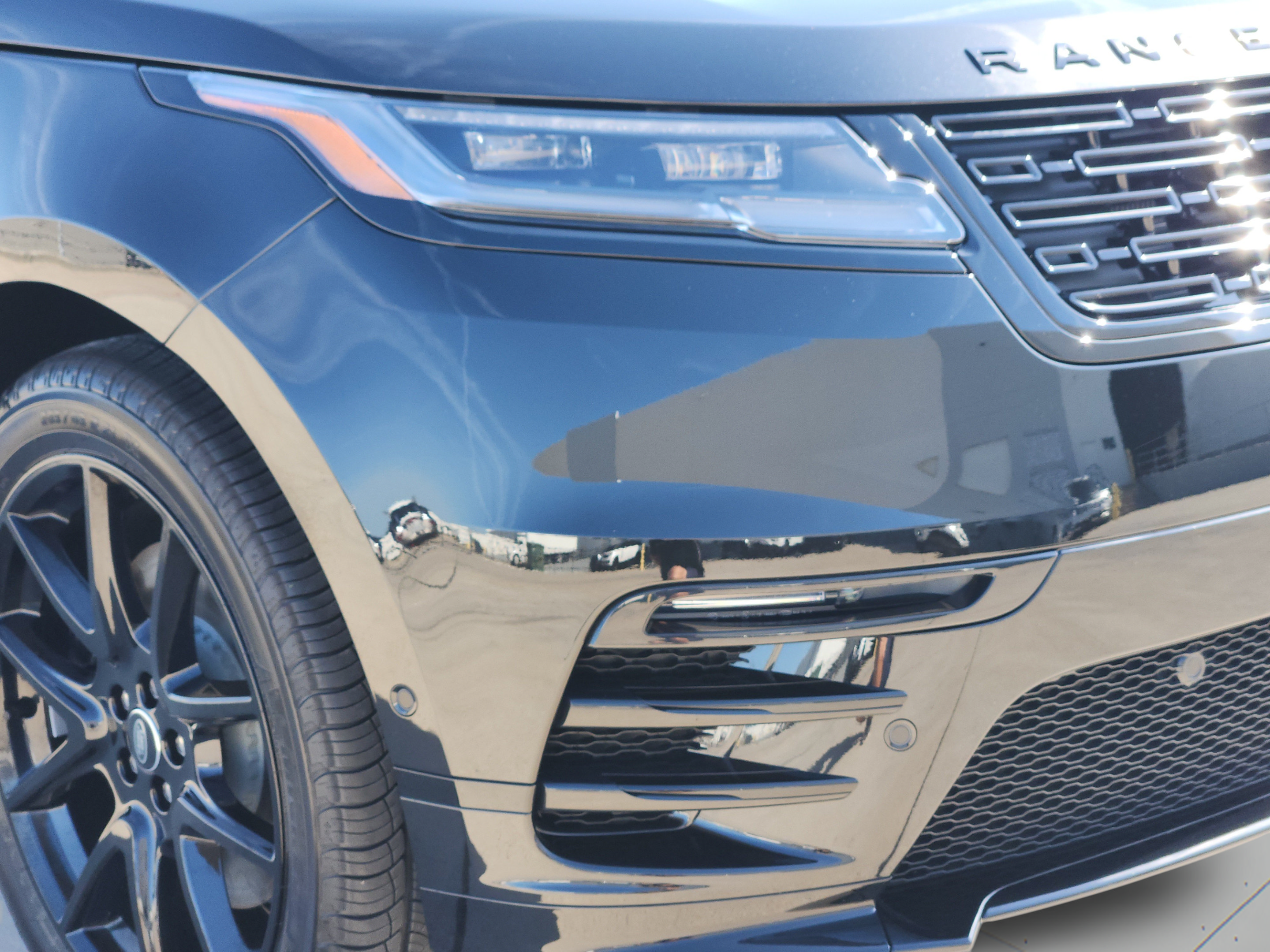 New 2026 Land Rover Range Rover Velar Belgravia AWD/4WD image 31