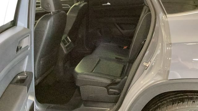 Used 2020 Volkswagen Atlas Cross Sport SE w/ Panoramic Sunroof Package AWD/4WD image 11