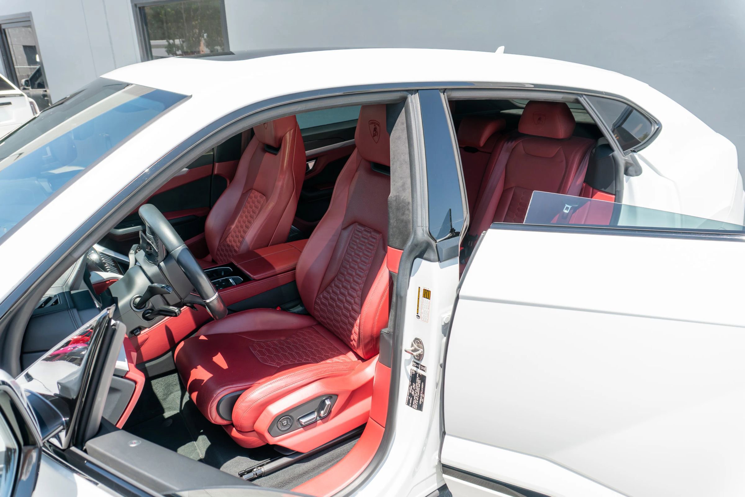 Used 2020 Lamborghini Urus AWD/4WD image 46