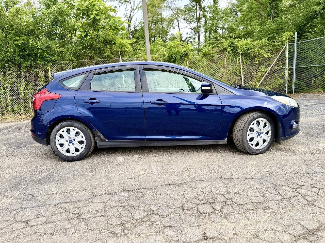 Used 2012 Ford Focus SE FWD image 2