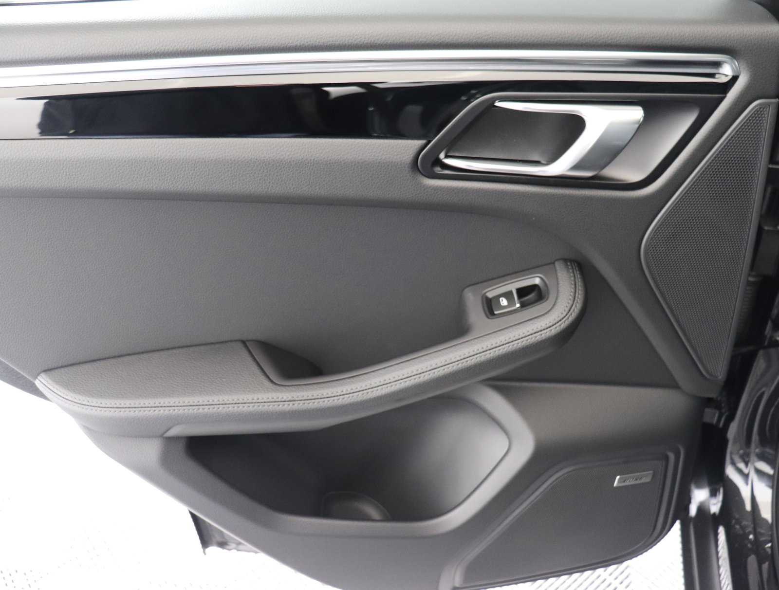 Used 2025 Porsche Macan image 22