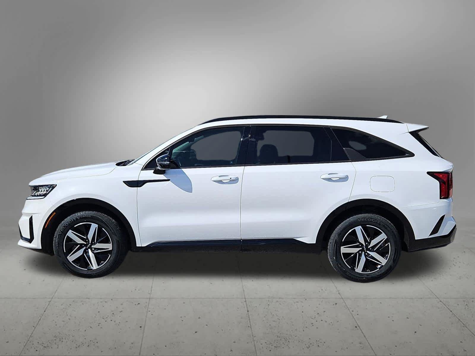 Certified 2023 Kia Sorento S w/ Panoramic Sunroof Package FWD image 3