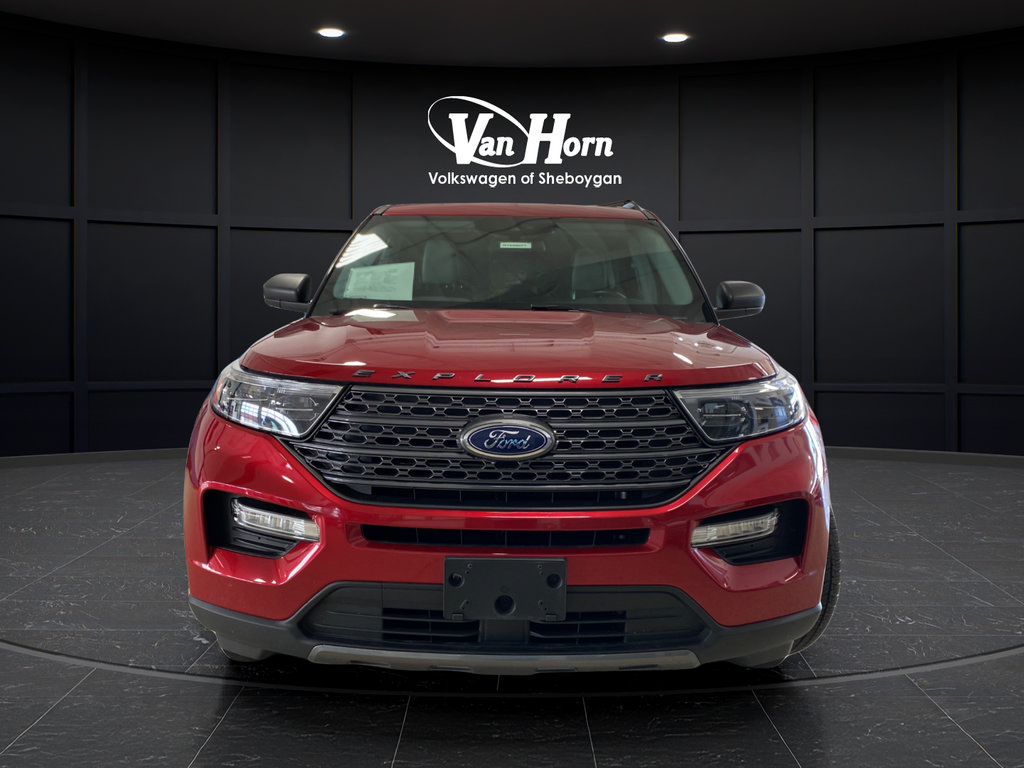 Used 2021 Ford Explorer XLT w/ Equipment Group 202A AWD/4WD image 2