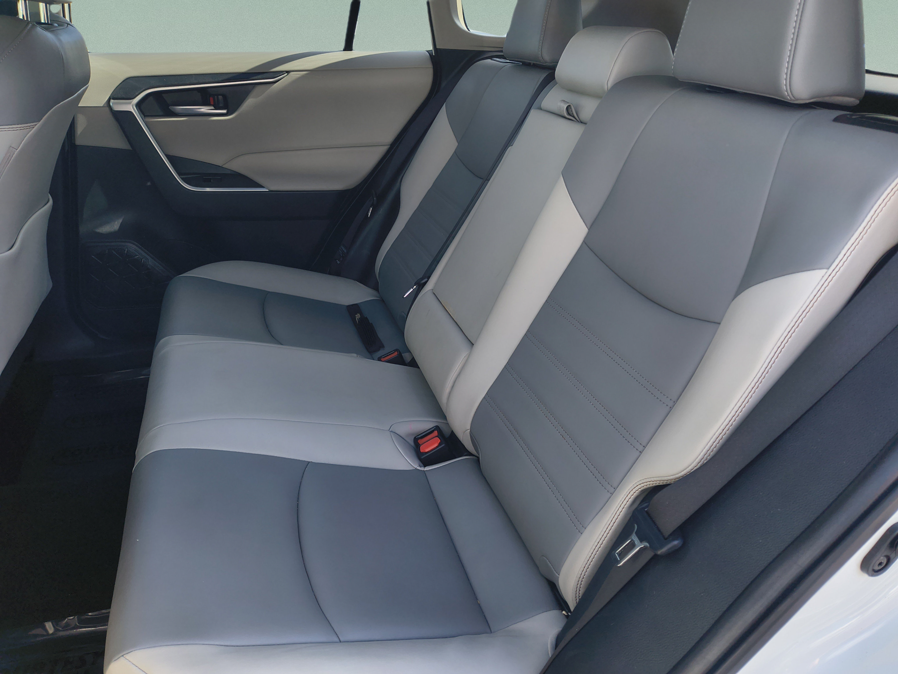 Used 2021 Toyota RAV4 XLE Premium AWD/4WD image 16