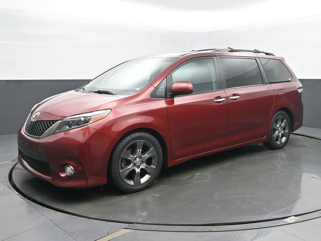 Used 2015 Toyota Sienna SE image 2