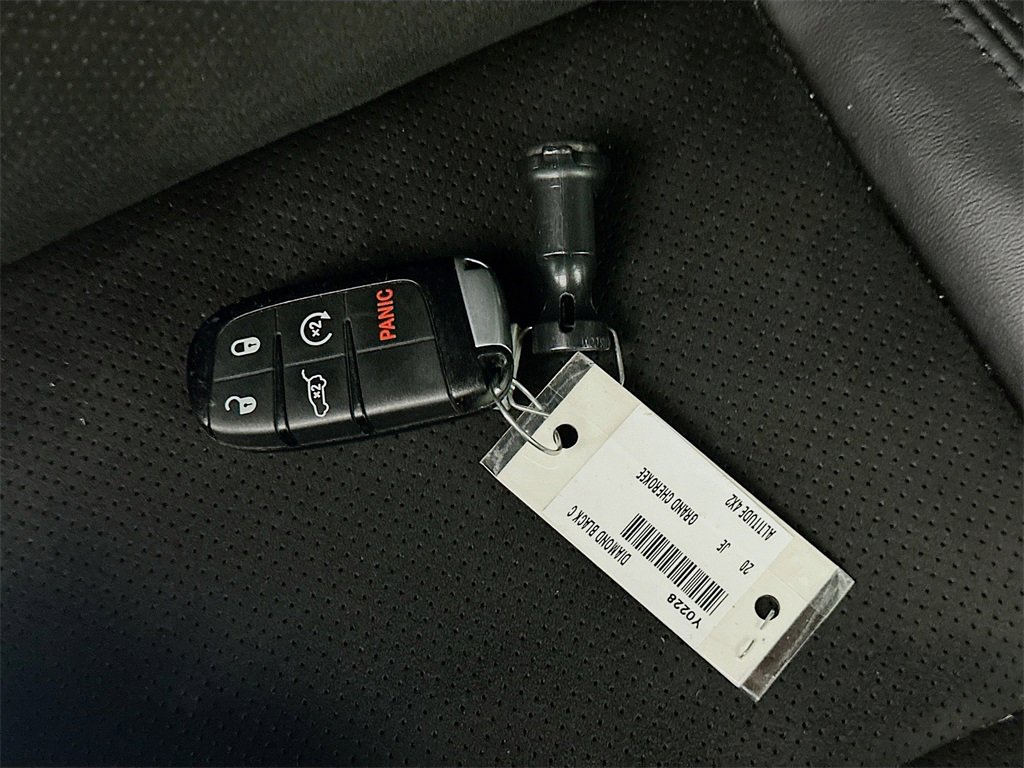 Used 2020 Jeep Grand Cherokee Altitude image 36