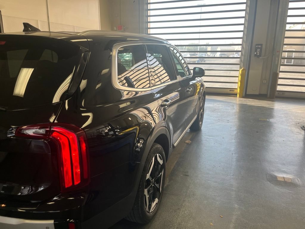 Used 2024 Kia Telluride S FWD image 7