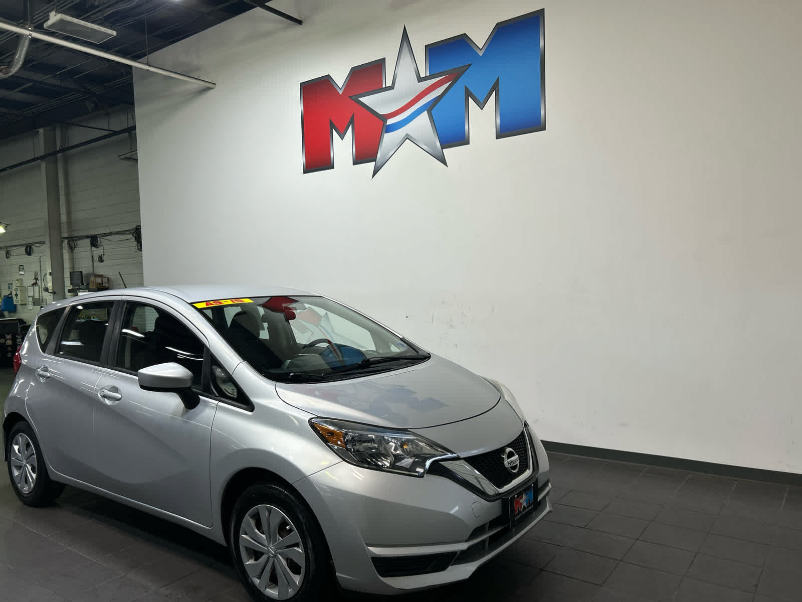 Used 2017 Nissan Versa Note SV FWD image 2
