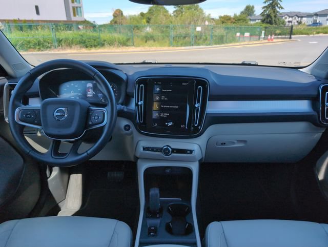 Used 2020 Volvo XC40 T5 Momentum AWD/4WD image 13