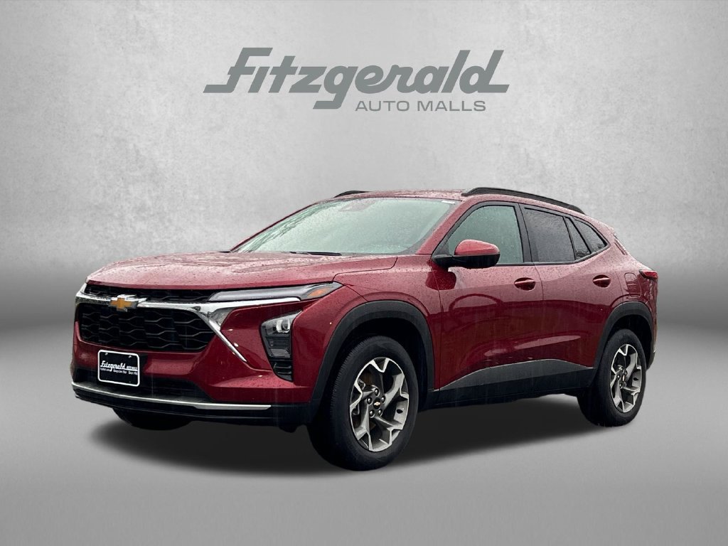 Used 2025 Chevrolet Trax LT FWD image 2