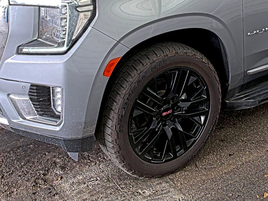 Used 2023 GMC Yukon SLT AWD/4WD image 7