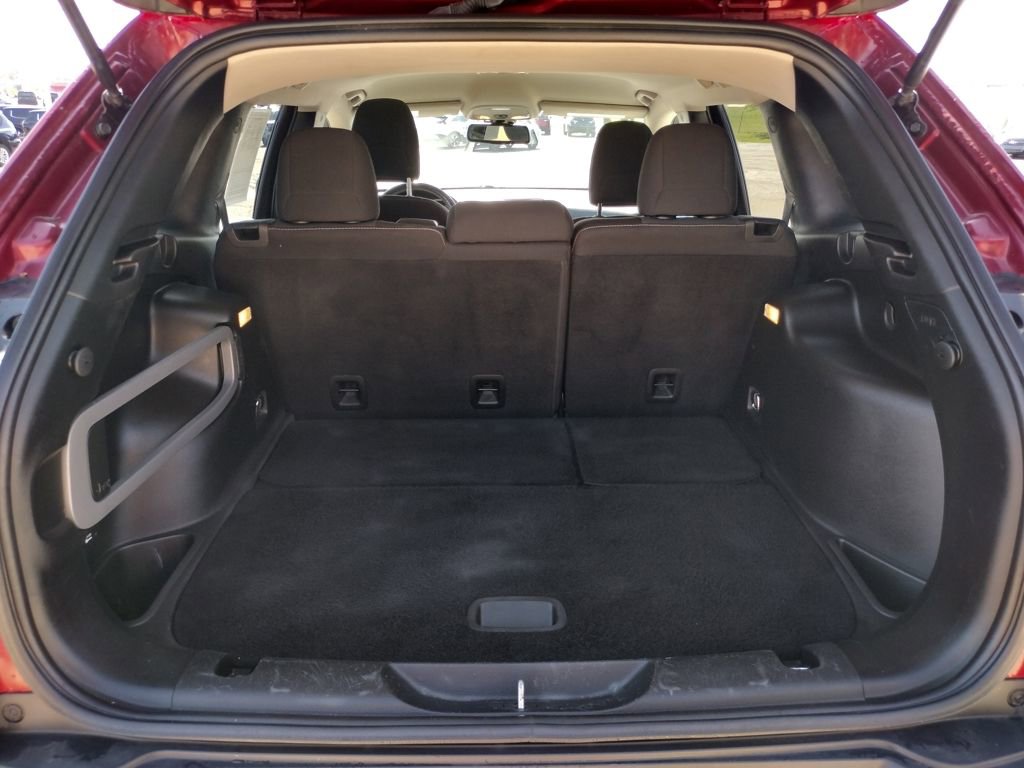 Used 2017 Jeep Cherokee Latitude w/ Cold Weather Group image 8