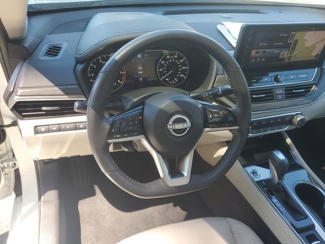 Used 2024 Nissan Altima 2.5 SV w/ SV Premium Package FWD image 18