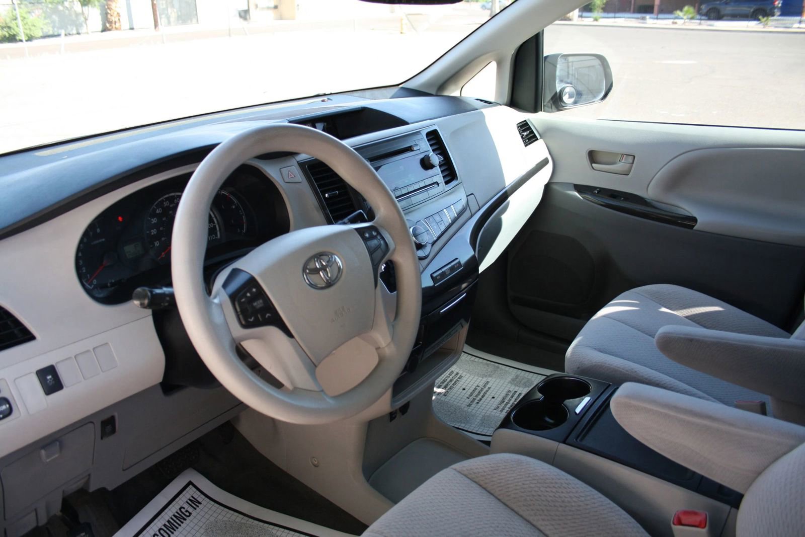 Used 2014 Toyota Sienna LE FWD image 16
