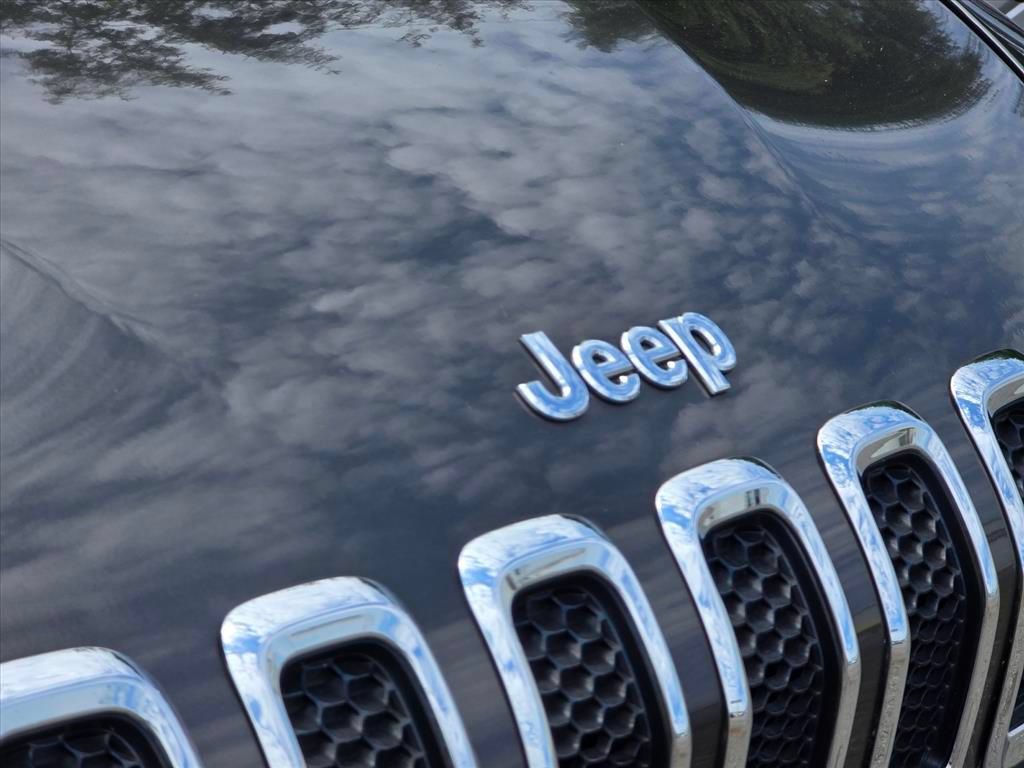 Used 2014 Jeep Cherokee Latitude w/ Cold Weather Group FWD image 14