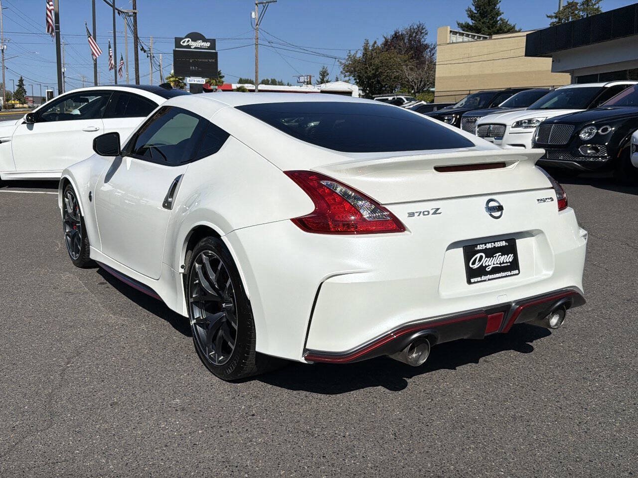 Used 2017 Nissan 370Z NISMO RWD image 5