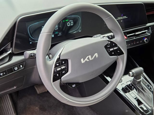 Used 2025 Kia Niro EX image 18