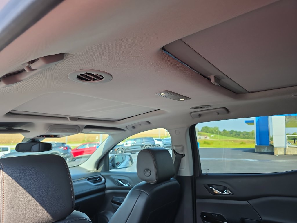 Used 2022 GMC Acadia AT4 w/ Technology Package AWD/4WD image 15