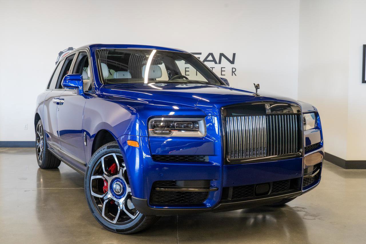 Used 2021 Rolls-Royce Cullinan Black Badge image 1