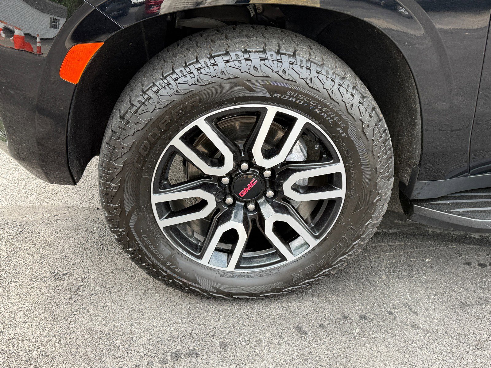 Used 2023 GMC Yukon AT4 image 9