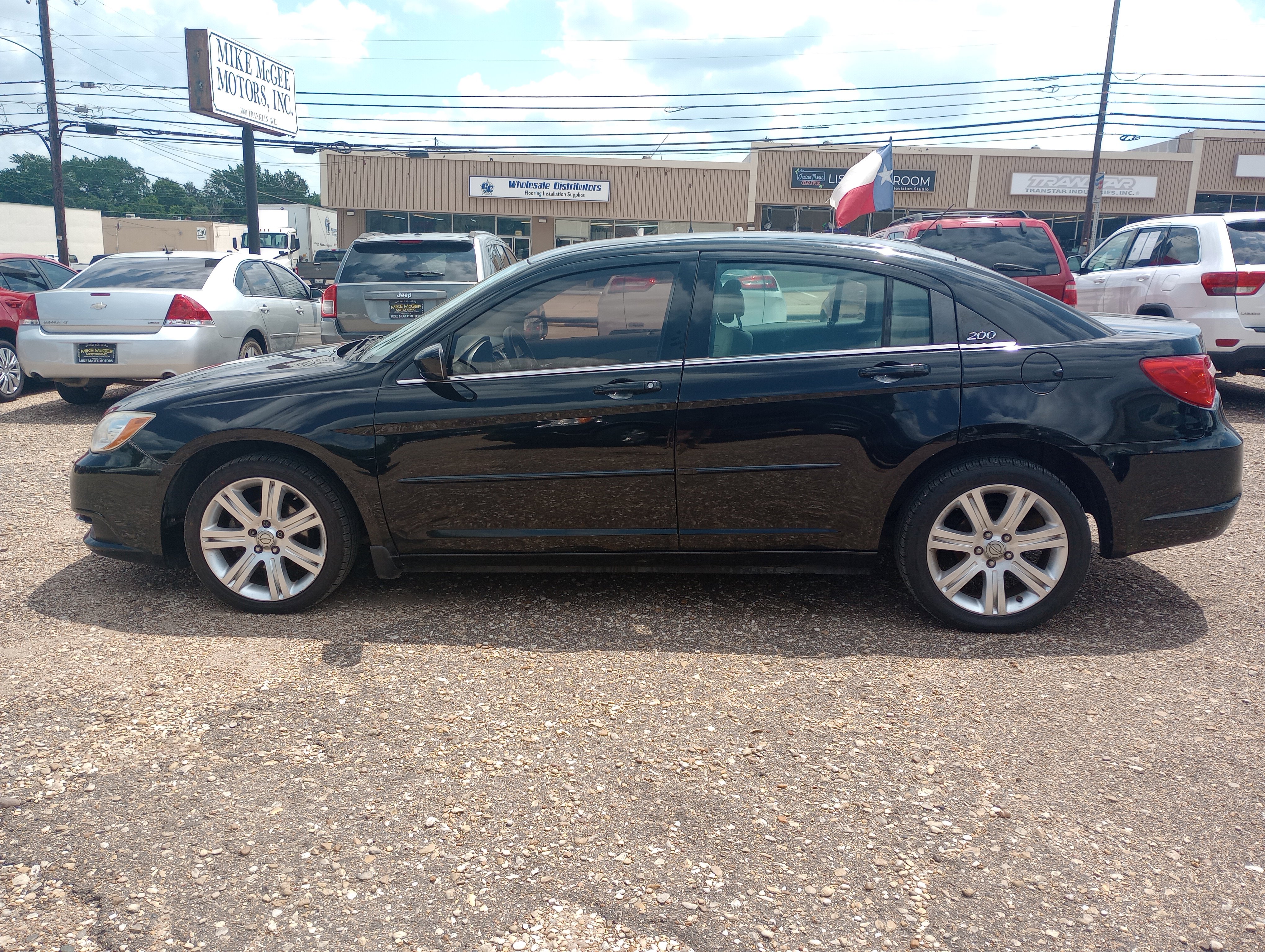 Used 2012 Chrysler 200 LX image 4