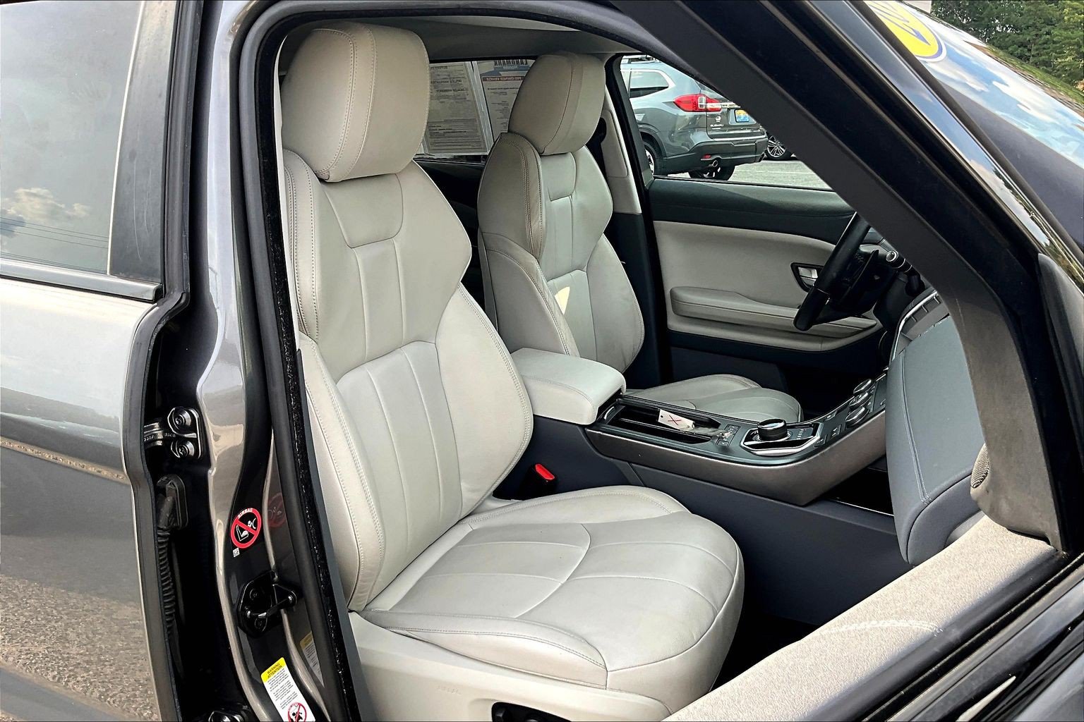 Used 2019 Land Rover Range Rover Evoque SE AWD/4WD image 7