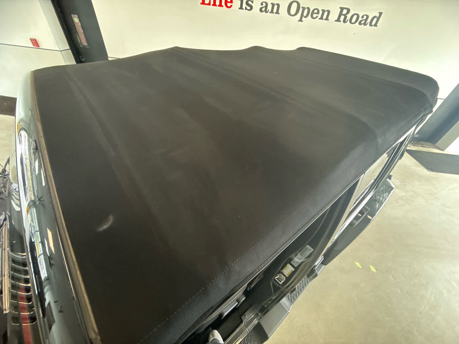 Used 2016 Jeep Wrangler Unlimited Sahara w/ Dual Top Group image 18