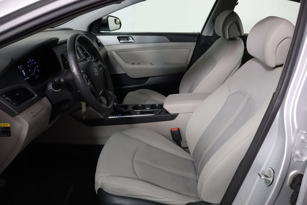 Used 2015 Hyundai Sonata SE w/ Option Group 09 FWD image 14