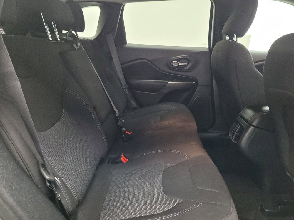 Used 2020 Jeep Cherokee Latitude AWD/4WD image 19