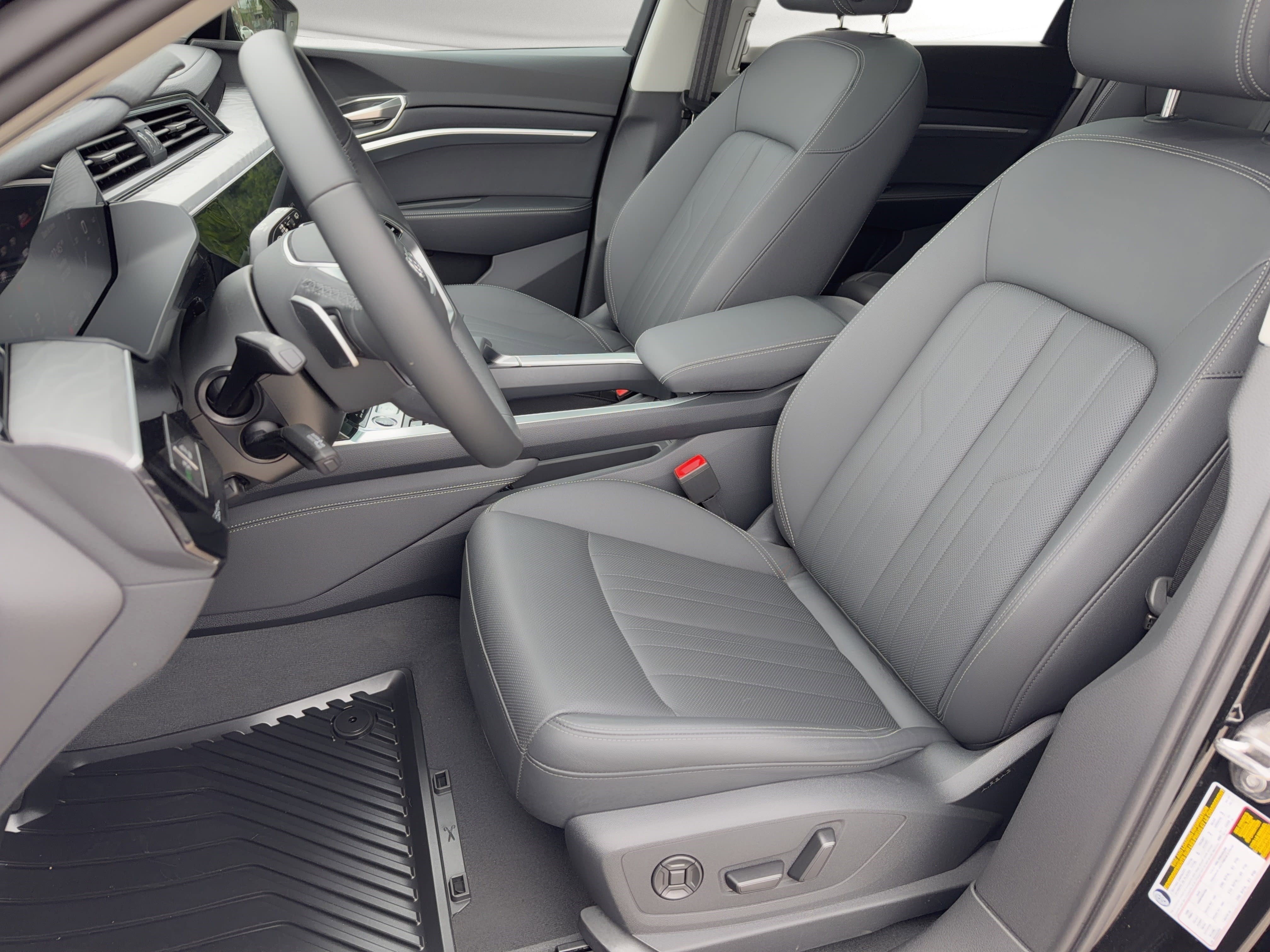 Used 2024 Audi Q8 e-tron Premium Plus w/ Premium Plus Package AWD/4WD image 5